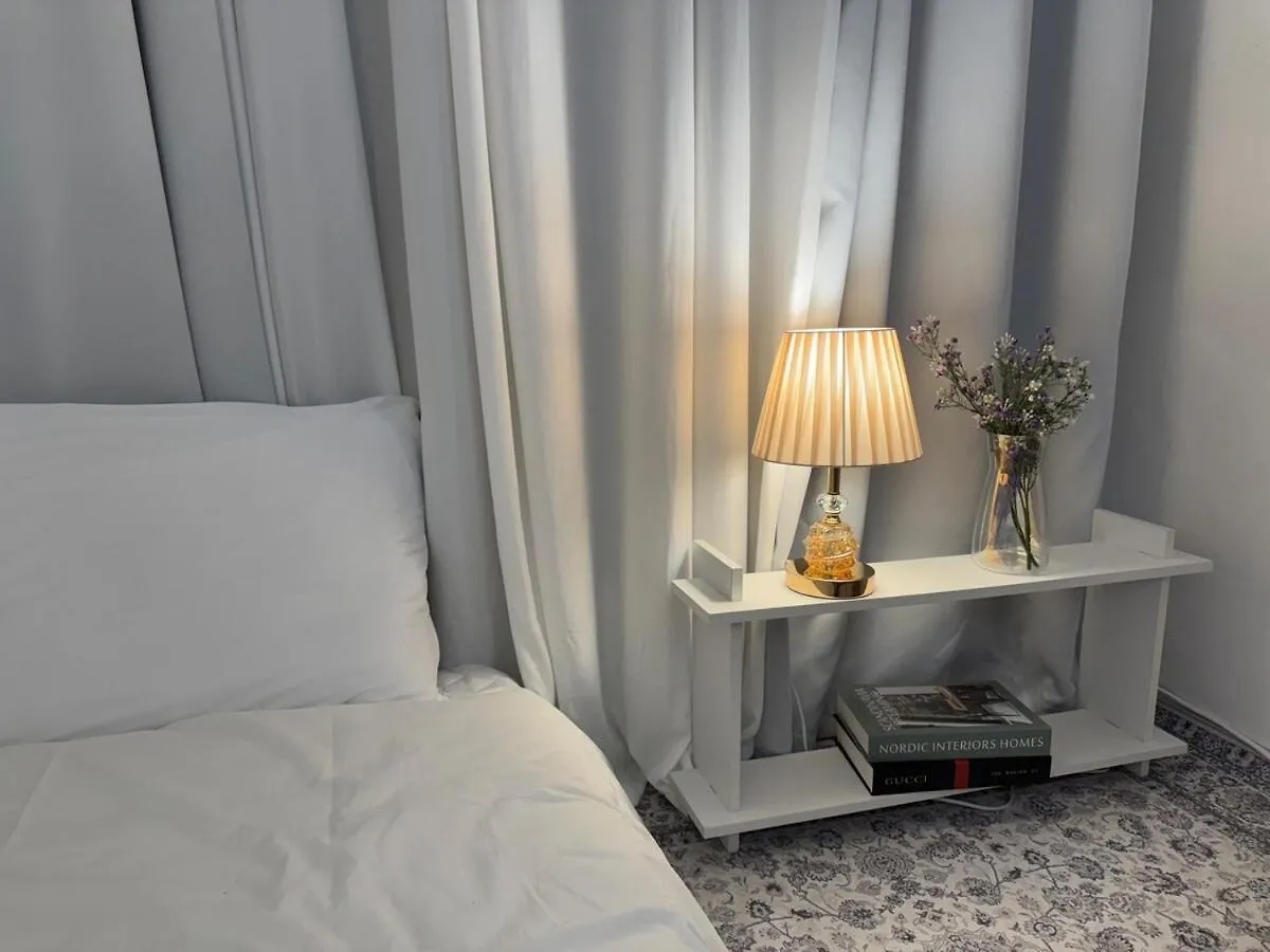 Apartament Fanfar, Seul
